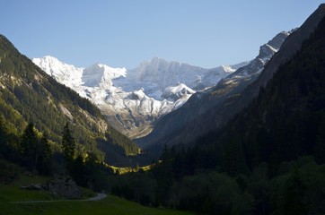 Fototapeta na wymiar Zillertaler Alpen vom Stillupptal, Mayrhofen