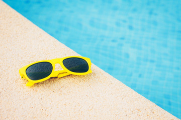 Fashionable plastic sunglasses