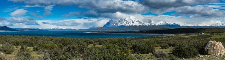 Papier Peint photo autocollant Cuernos del Paine Chile, Patagonien, Nationalpark Torres del Paine, Region Magallanes und chilenischer Antarktis, Berge Cuernos del Paine, Lago el Toro