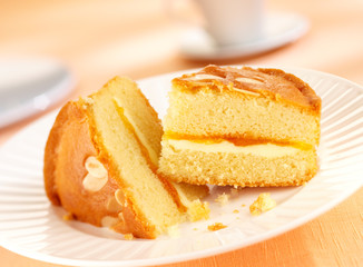 ALMOND AND APRICOT CAKE