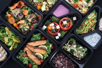Photo sur Aluminium Plats de repas Boîtes à lunch, plats savoureux et sains pour le dîner