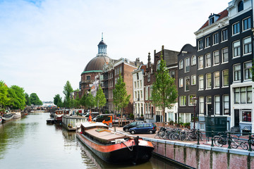 Obraz premium Amsterdam, Netherlands - May 23, 2018 : Street view of downtown in Amsterdam, Netherlands