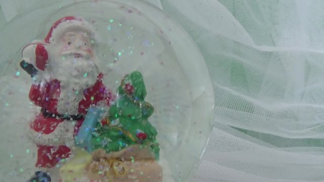 Новогодняя музыкальная статуэтка. Фон для новогоднего текста.