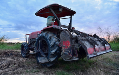 Obraz premium Farmer in tractor preparing farmland. Tractor in rice fields.