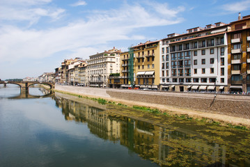 Fototapeta na wymiar canal in florence italy