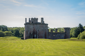 Fototapeta na wymiar castillo de escocia bien conservado