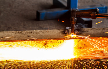 Metal cutting gas