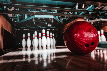 Fototapeta premium bowling ball and pins