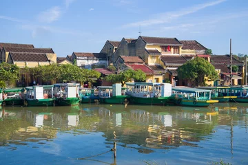 Abwaschbare Fototapete Stadt am Wasser Sunny morning on the Thu Bon river. Hoi An, Vietnam