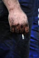 cigarette, cigarettes, smoking, man, hands, hand, fire, addiction, lungs, diseases, respiratory system, worker,