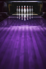 Obraz premium bowling pins and balls