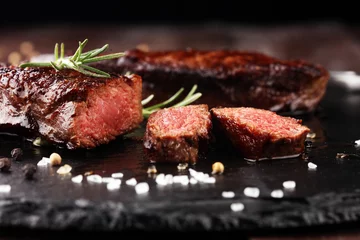 Papier Peint photo Steakhouse Bifteck de faux-filet barbecue ou rumsteck - Steak d& 39 entrecôte Wagyu vieilli à sec