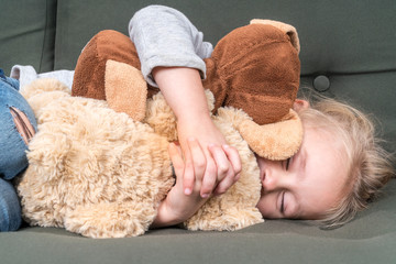 child sleeps with soft toys