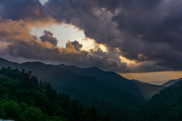 Obraz na płótnie Canvas overcast sunset in mountains
