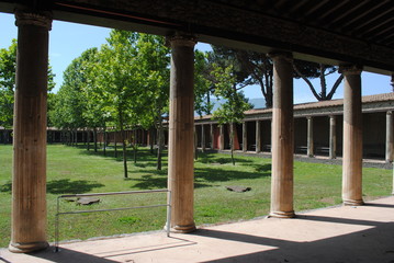 inside the house in pompei