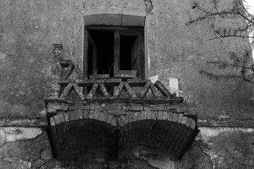 Fototapeta na wymiar Abandoned house balcony black and white