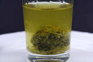 Jiaogulan is a plant of the cucurbit family, parts of the plant are prepared as vegetables, lettuce or tea.
