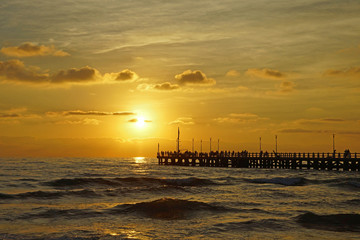 Obraz premium pier in the sunset in forte dei marmi