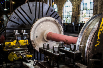 antiguo torno gigante para ruedas tren, torno, metal, big, revolucion indrustrial