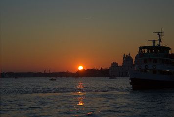 coucher de soleil sur la ville de venise en italie