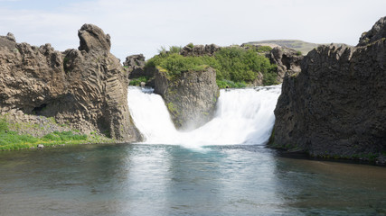 Wasserfall Hjlálparfoss im Þjórsárdalur-Valley / Süd-Island