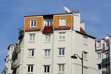 Balcon immeuble ancien Paris