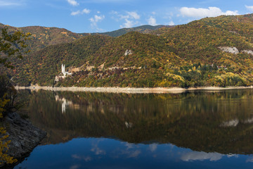 Fototapeta na wymiar Amazing Autumn ladscape of The Vacha (Antonivanovtsi) Reservoir, Rhodope Mountains, Plovdiv Region, Bulgaria