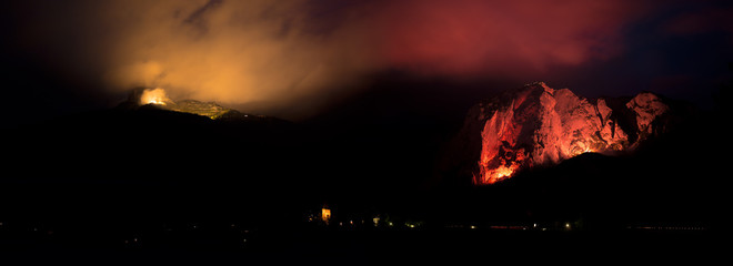 Berge in Flammen, Seebeleuchtung in Altaussee, Ausseerland