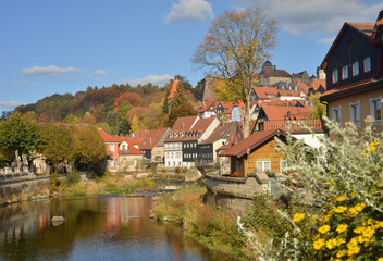 Fototapeta na wymiar Stadt Kronach mit Fluss Haßlach in Oberfranken
