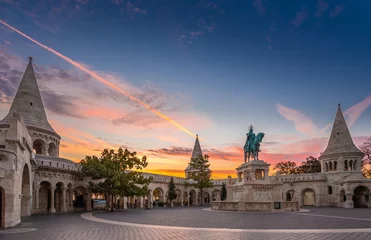 Photo sur Plexiglas Budapest Budapest, Hungary - Fisherman's Bastion (Halaszbastya) and statue of Stephen I. with colorful sky and clouds at sunrise