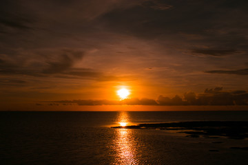 海に沈む夕陽