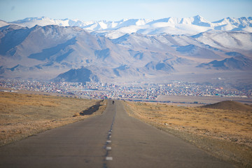 Fototapeta na wymiar Mongolia mountain road