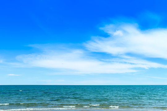 beautiful blue sea with nice sky and cloud © feeling lucky