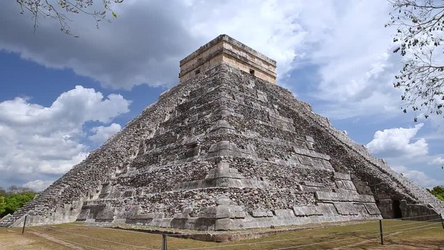 El Castillo (The Kukulkan Temple) of Chichen Itza, mayan pyramid in Yucatan