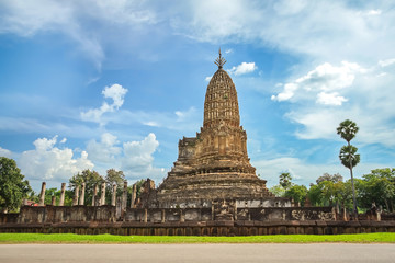 Fototapeta na wymiar Wat Phra Si Ratana Mahathat in Si Satchanalai Historical Park