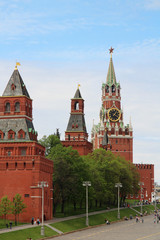 Obraz premium View to Spasskaya tower and the Moscow Kremlin from Basil's descent