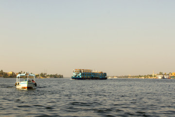 Obraz premium boat sailing over the Nile river