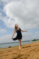 Obraz premium beautiful girl on the beach