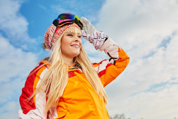 Fototapeta na wymiar Picture of happy young lady snowboarder