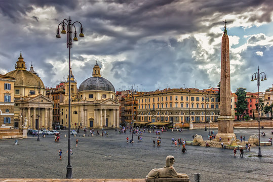 Paizza del Popolo full view before the rain