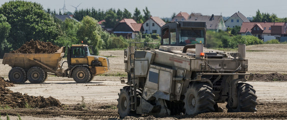 CONSTRUCTION MACHINES - Vehicles on the construction site © Wojciech Wrzesień