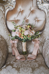 Gorgeous wedding bouquet and shoes on the kings chair 1501
