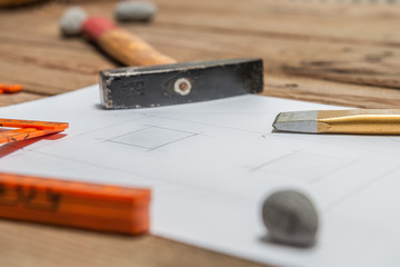 Skizze mit Hammer und Meisel