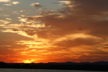 Atardecer naranja en Otoño