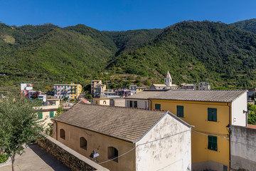 Fototapeta na wymiar Panoramic view of the hill town of Corniglia in the Cinque Terre park, Liguria, Italy