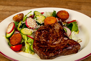 Beef steak salad