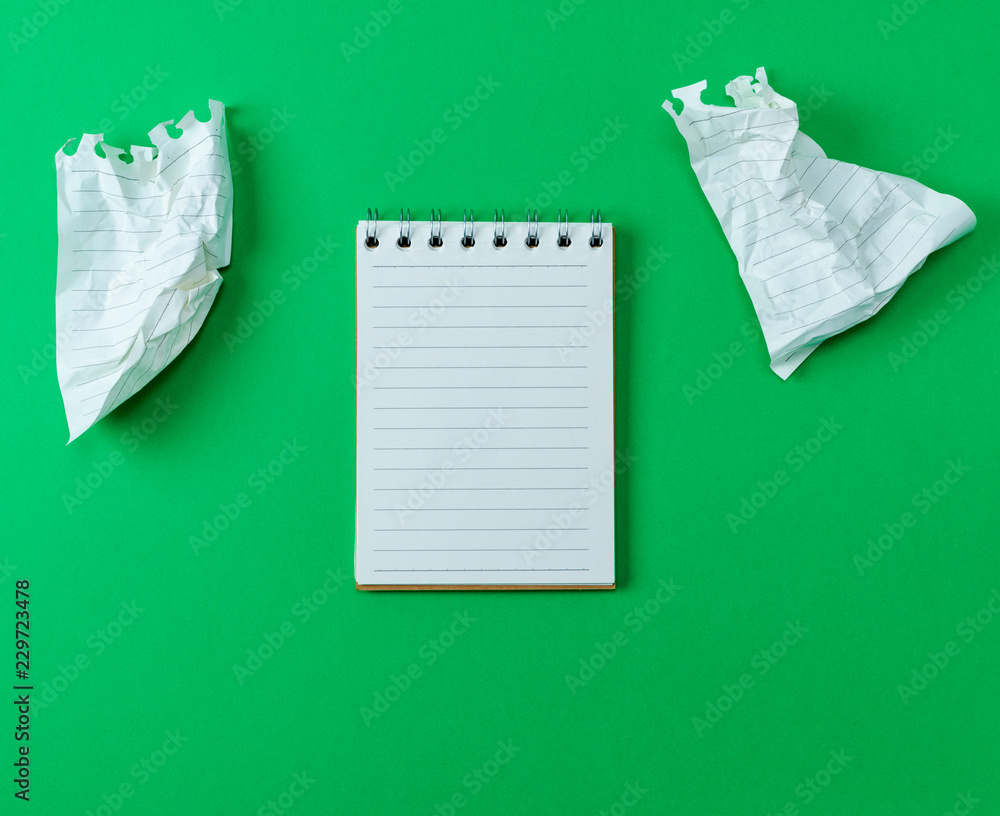 Aufkleber open small blank notebook with white sheets
