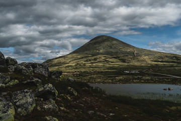 Fototapeta premium Düsterer Berg in Norwegen