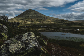Fototapeta premium Düsterer Berg in Norwegen