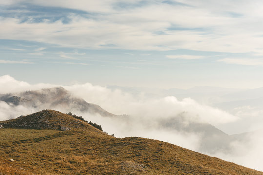der Morgennebel am Monte Baldo l&ouml;st sich auf